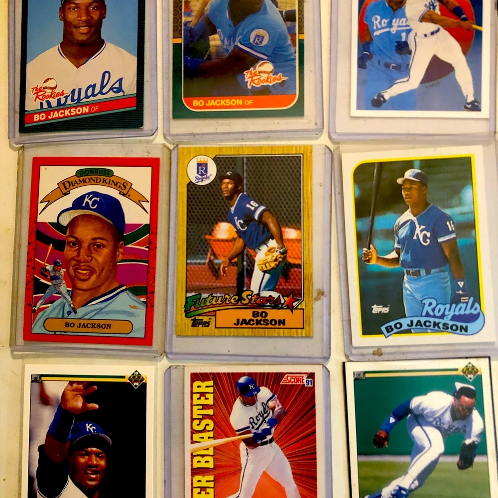9 BO JACKSON CARDS OF ONE OF THE GREATEST 2 SPORT ATHLETES OF ALL TIME.